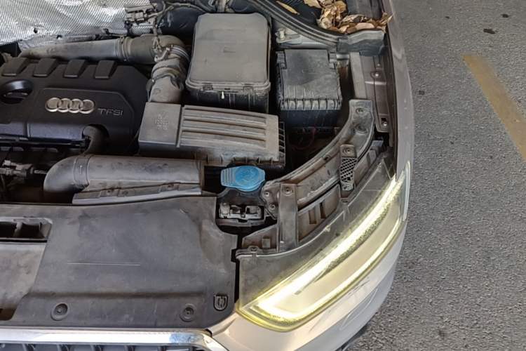 Used Audi Q3 2012 35 TFSI quattro Comfort Model Engine Bay Left
