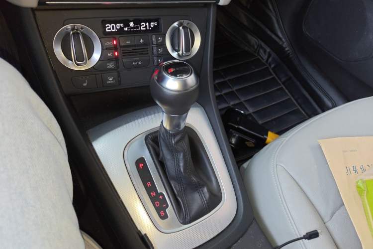 Used Audi Q3 2012 35 TFSI quattro Comfort Model Gear Lever