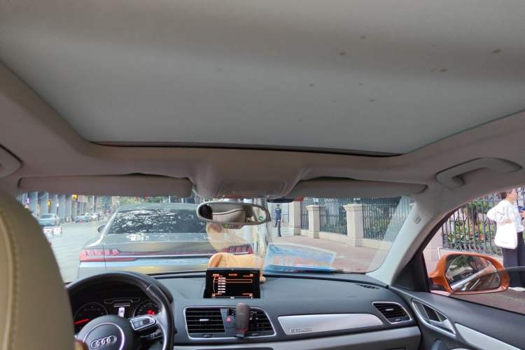 Used Audi Q3 2012 35 TFSI quattro Comfort Model Headliner