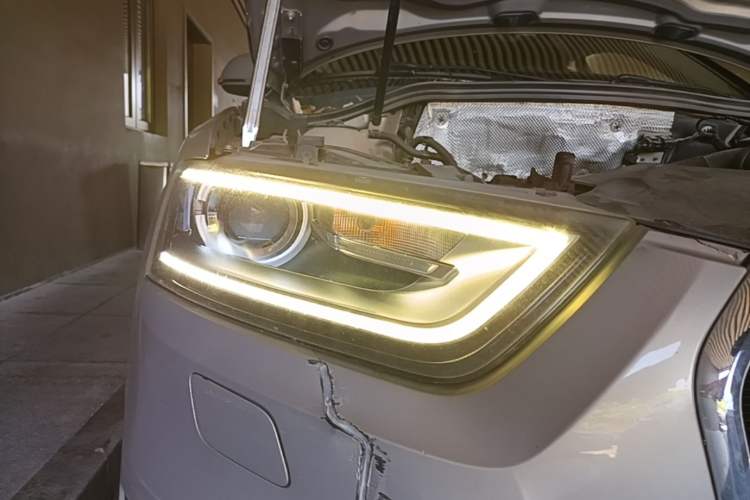 Used Audi Q3 2012 35 TFSI quattro Comfort Model Right Front Headlight