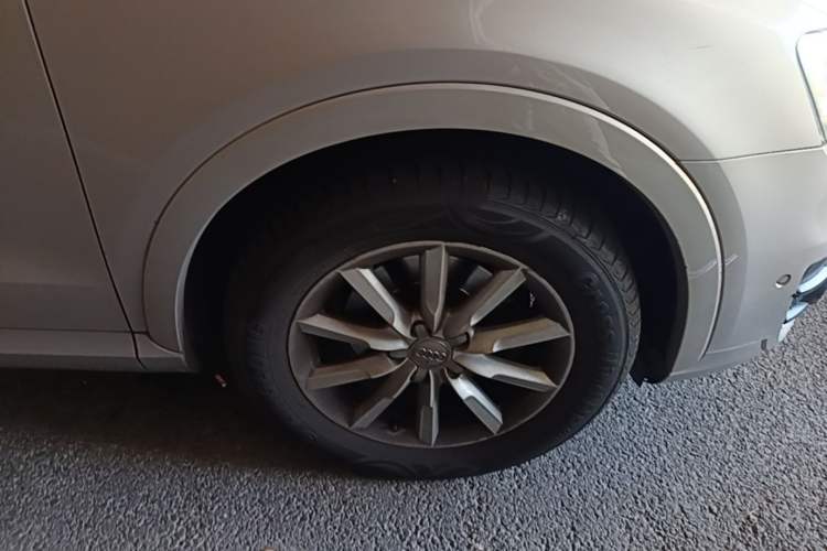 Used Audi Q3 2012 35 TFSI quattro Comfort Model Right Front Wheel Hub