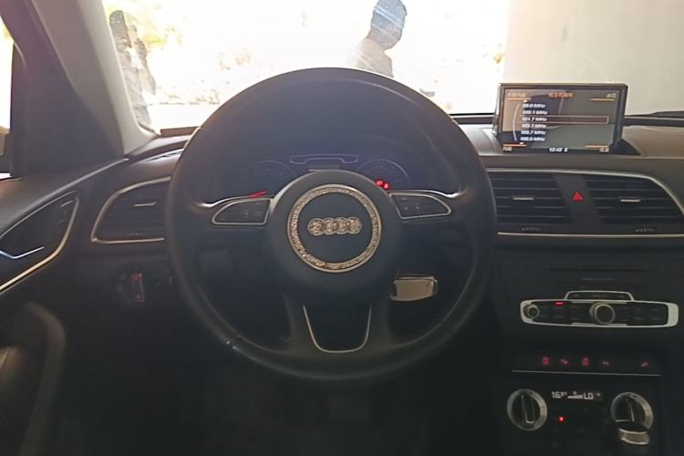 Used Audi Q3 2012 35 TFSI quattro Comfort Model Steering Wheel