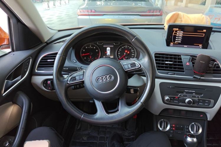 Used Audi Q3 2012 35 TFSI quattro Comfort Model Steering Wheel