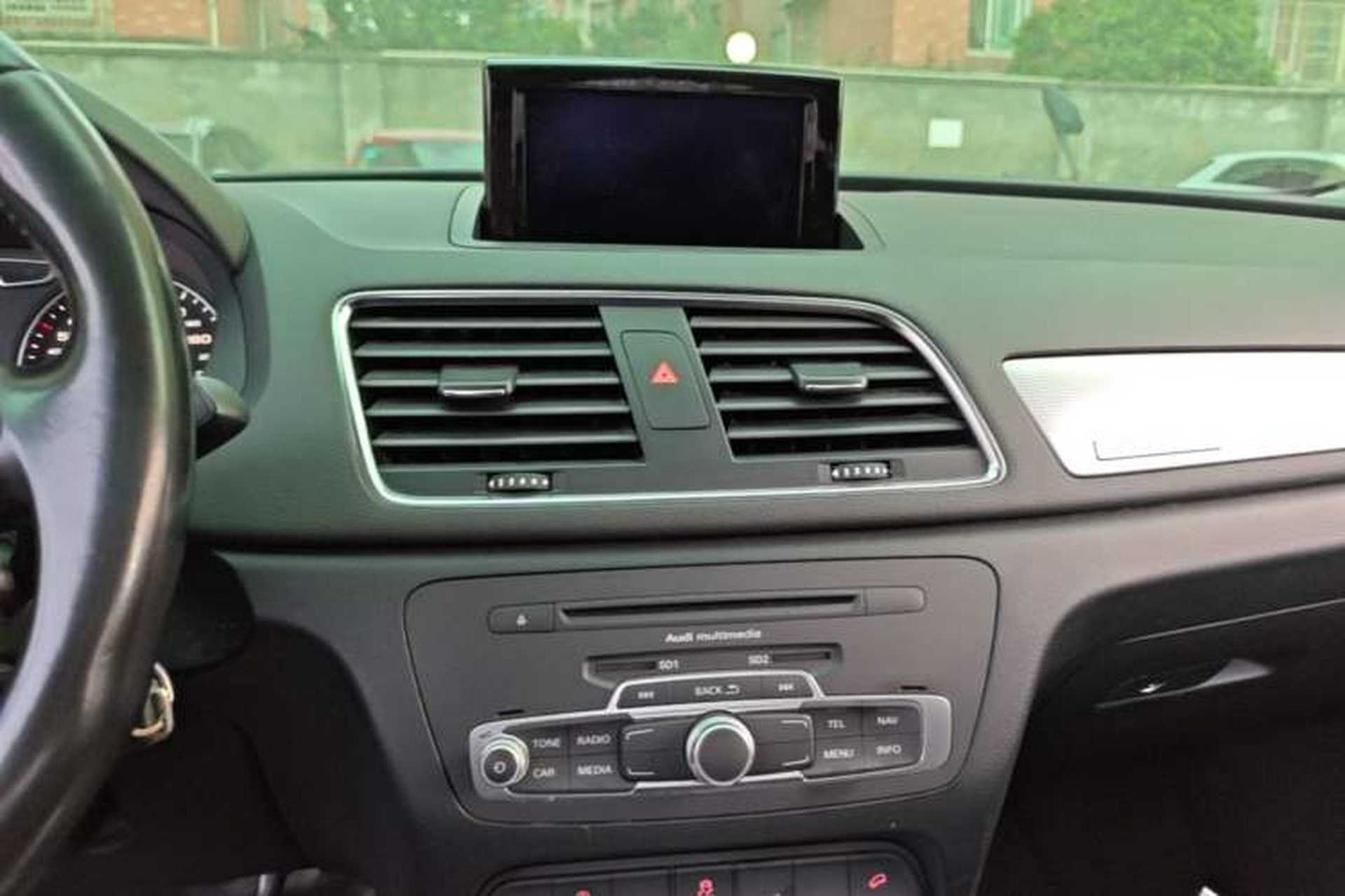 Used Audi Q3 2012 35 TFSI quattro Comfort Model Audio And AC Panel
