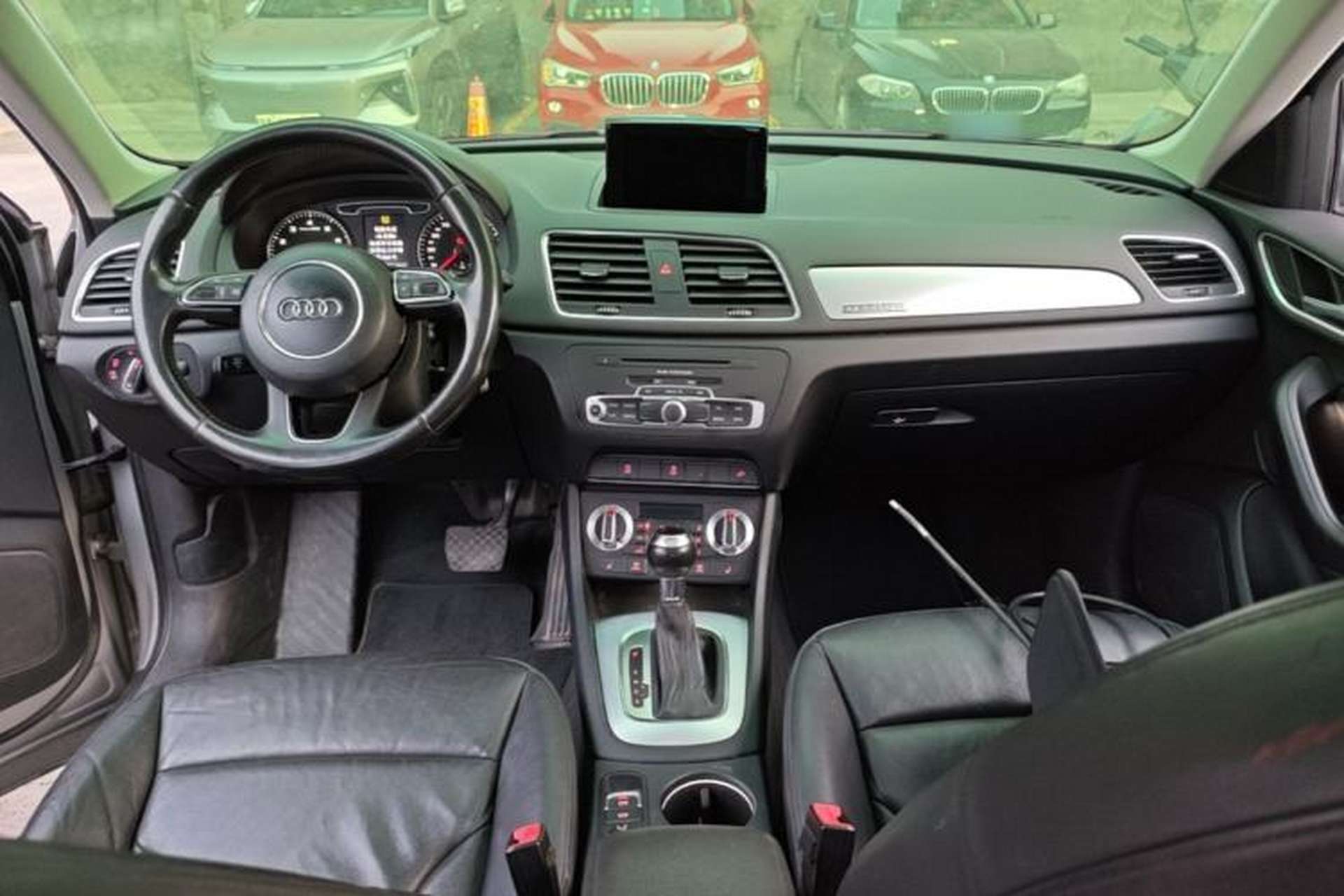 Used Audi Q3 2012 35 TFSI quattro Comfort Model Center Console