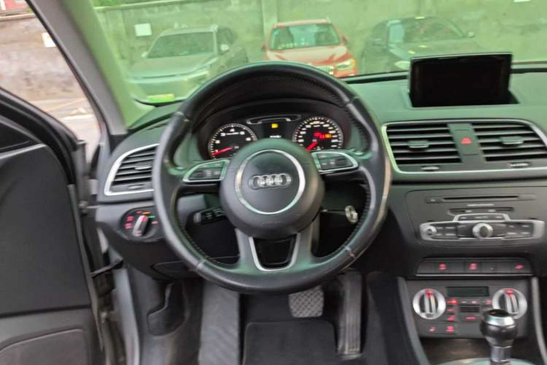 Used Audi Q3 2012 35 TFSI quattro Comfort Model Steering Wheel