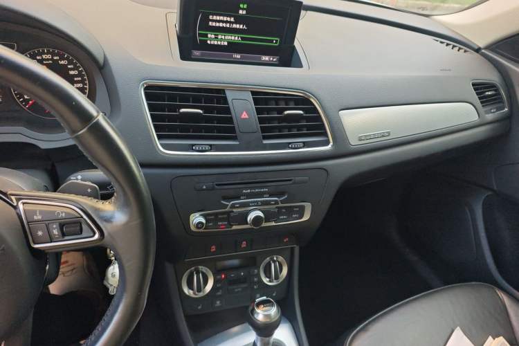 Used Audi Q3 2012 35 TFSI quattro Comfort Model Audio And AC Panel