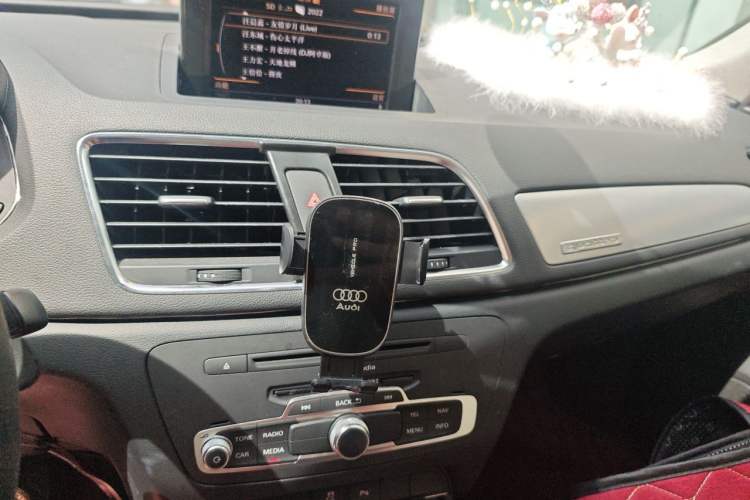 Used Audi Q3 2012 35 TFSI quattro Comfort Model Audio And AC Panel