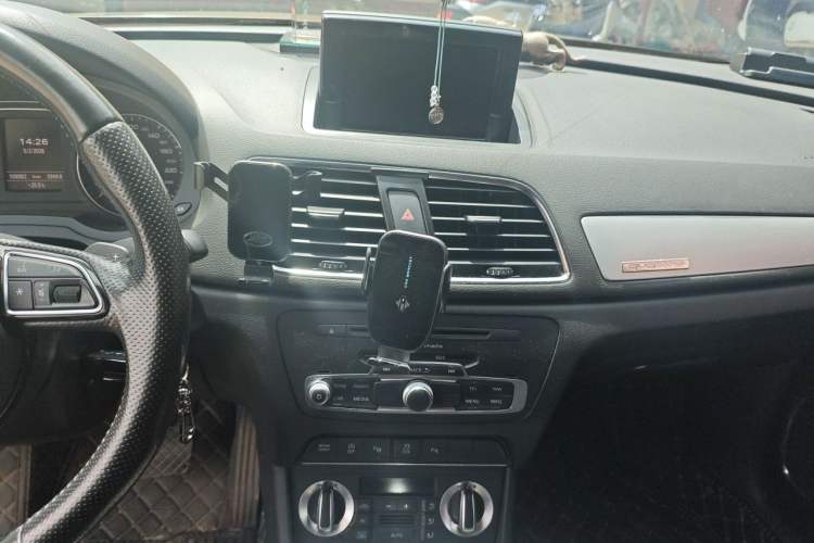 Used Audi Q3 2012 40 TFSI quattro Sport Edition Audio And AC Panel