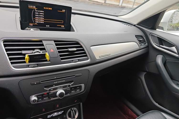 Used Audi Q3 2012 35 TFSI quattro Comfort Model Audio And AC Panel