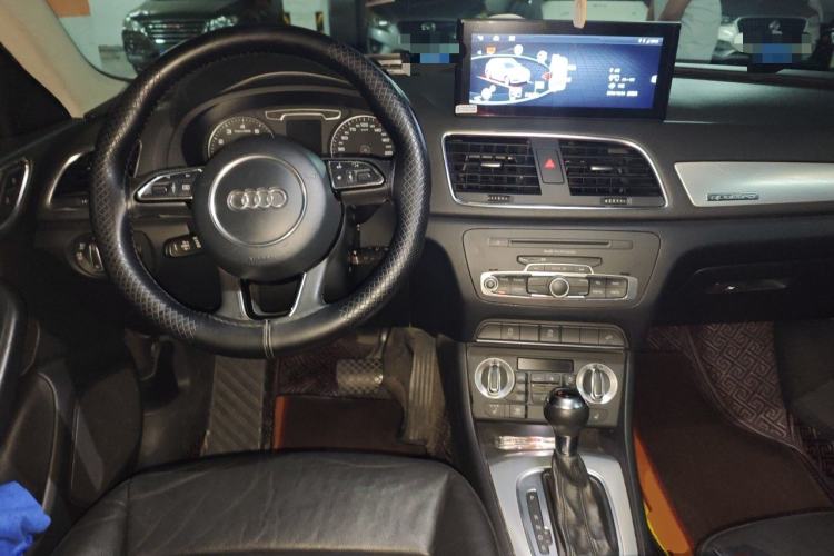 Used Audi Q3 2012 35 TFSI quattro Comfort Model Center Console