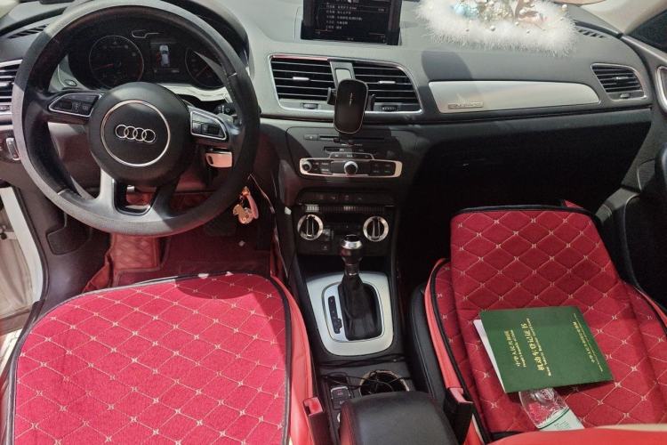 Used Audi Q3 2012 35 TFSI quattro Comfort Model Center Console
