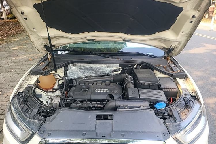 Used Audi Q3 2012 35 TFSI quattro Comfort Model Engine Bay
