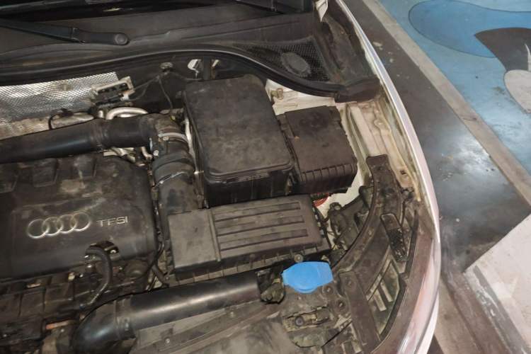 Used Audi Q3 2012 35 TFSI quattro Comfort Model Engine Bay Left