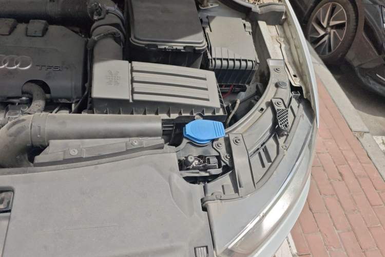 Used Audi Q3 2012 35 TFSI quattro Comfort Model Engine Bay Left
