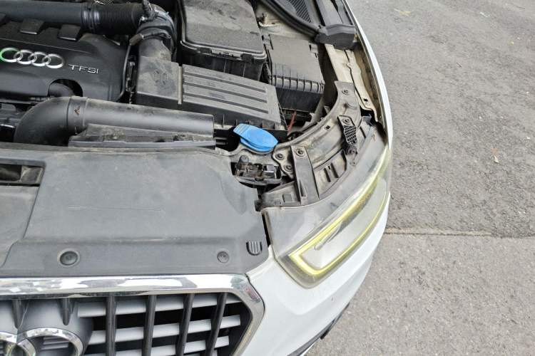 Used Audi Q3 2012 40 TFSI quattro Sport Edition Engine Bay Left