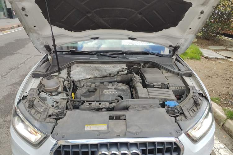Used Audi Q3 2012 35 TFSI quattro Comfort Model Engine Bay