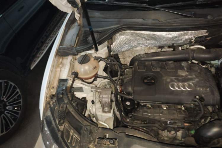 Used Audi Q3 2012 35 TFSI quattro Comfort Model Engine Bay Right