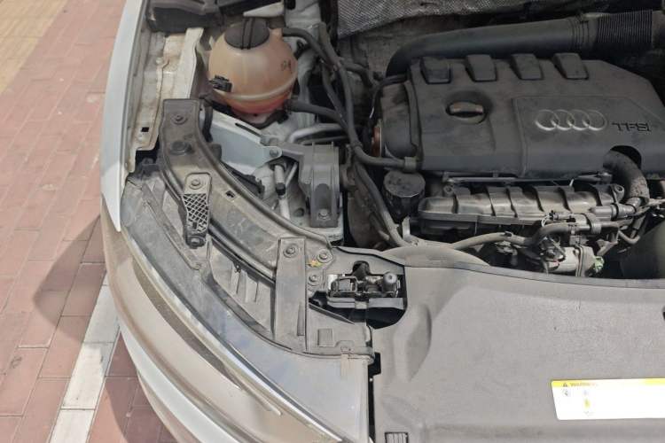Used Audi Q3 2012 35 TFSI quattro Comfort Model Engine Bay Right