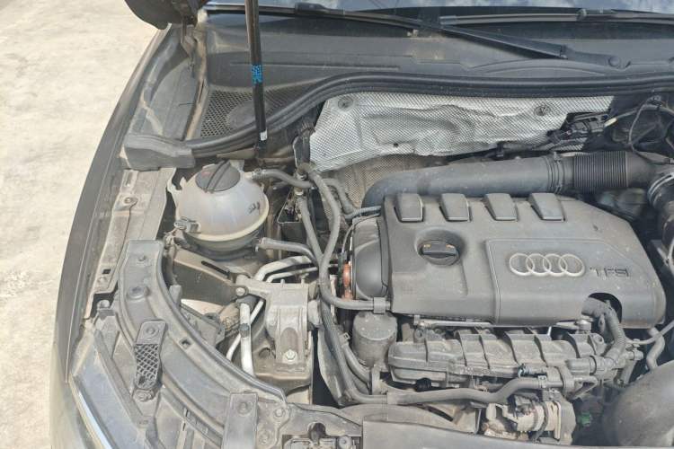 Used Audi Q3 2012 40 TFSI quattro Sport Edition Engine Bay Right