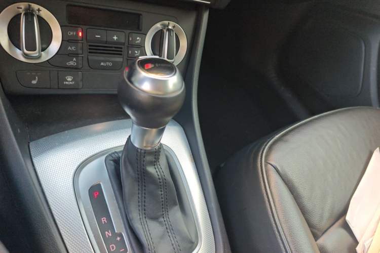 Used Audi Q3 2012 35 TFSI quattro Comfort Model Gear Lever