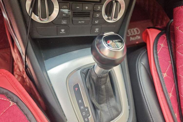 Used Audi Q3 2012 35 TFSI quattro Comfort Model Gear Lever