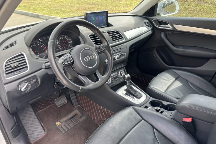 Used Audi Q3 2012 35 TFSI quattro Comfort Model Gear Lever