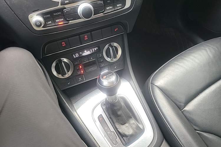 Used Audi Q3 2012 35 TFSI quattro Comfort Model Gear Lever