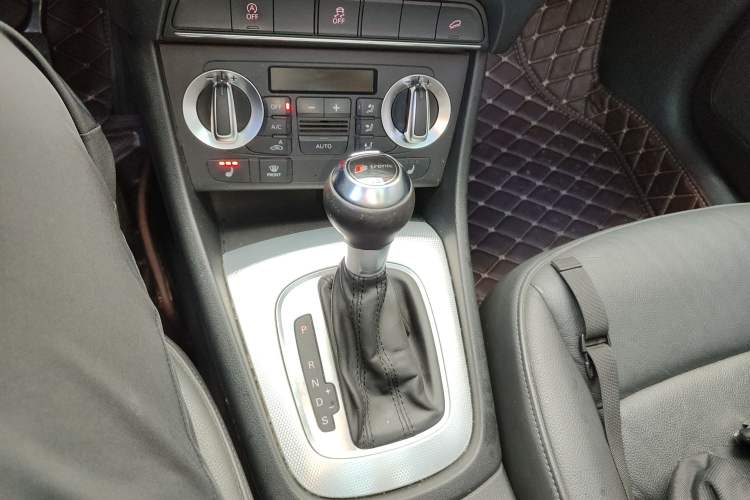 Used Audi Q3 2012 35 TFSI quattro Comfort Model Gear Lever