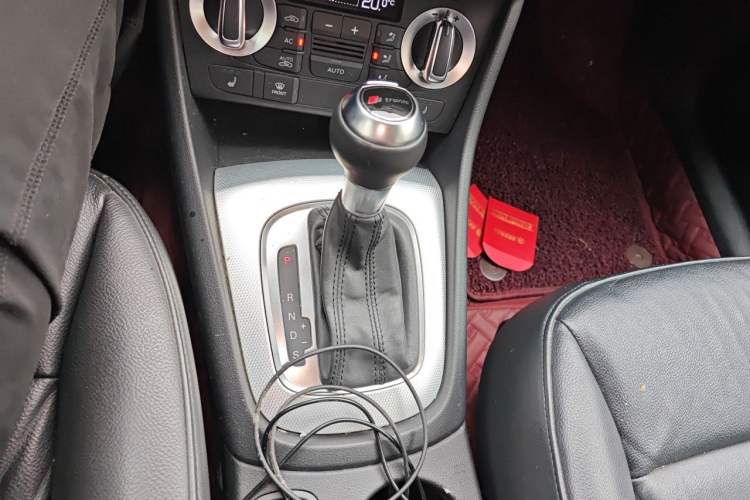 Used Audi Q3 2012 35 TFSI quattro Comfort Model Gear Lever