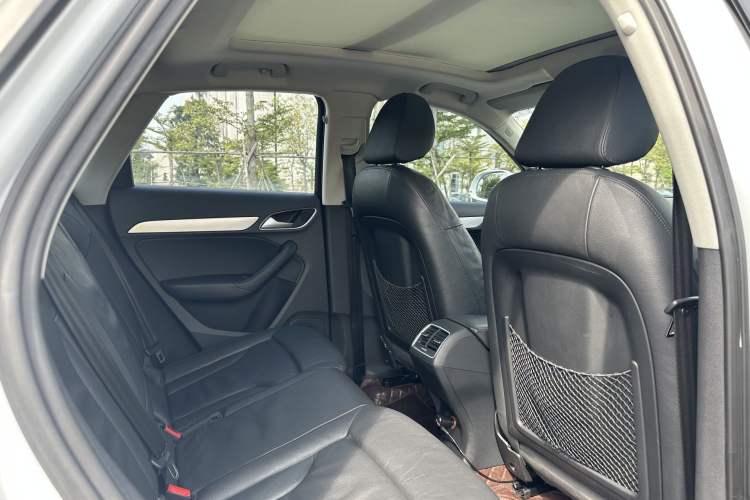 Used Audi Q3 2012 35 TFSI quattro Comfort Model Headliner