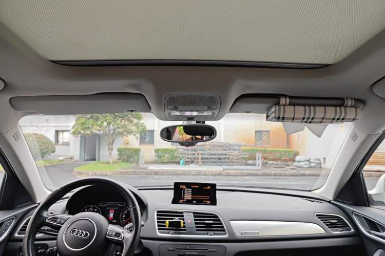 Used Audi Q3 2012 35 TFSI quattro Comfort Model Headliner