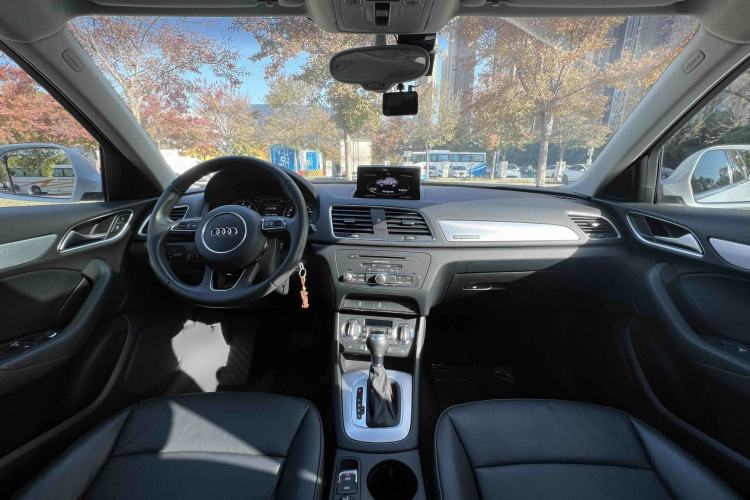 Used Audi Q3 2012 35 TFSI quattro Comfort Model Interior 1