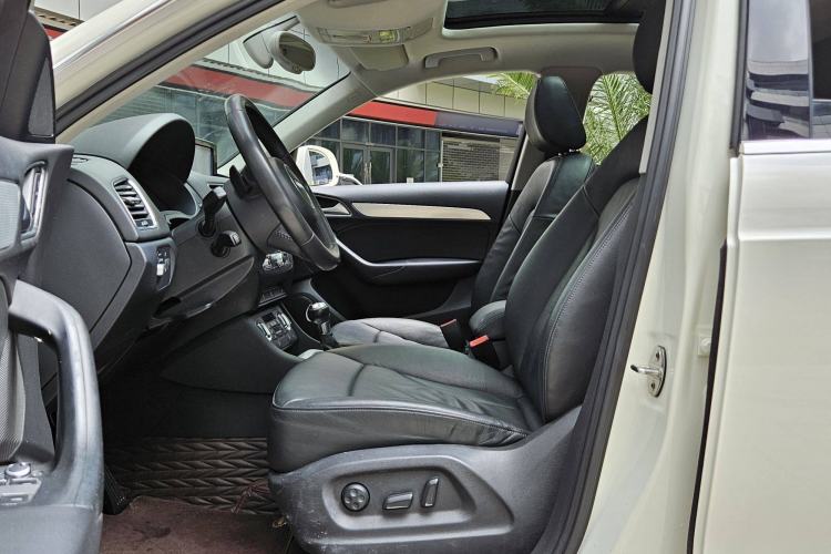 Used Audi Q3 2012 35 TFSI quattro Comfort Model Interior 1