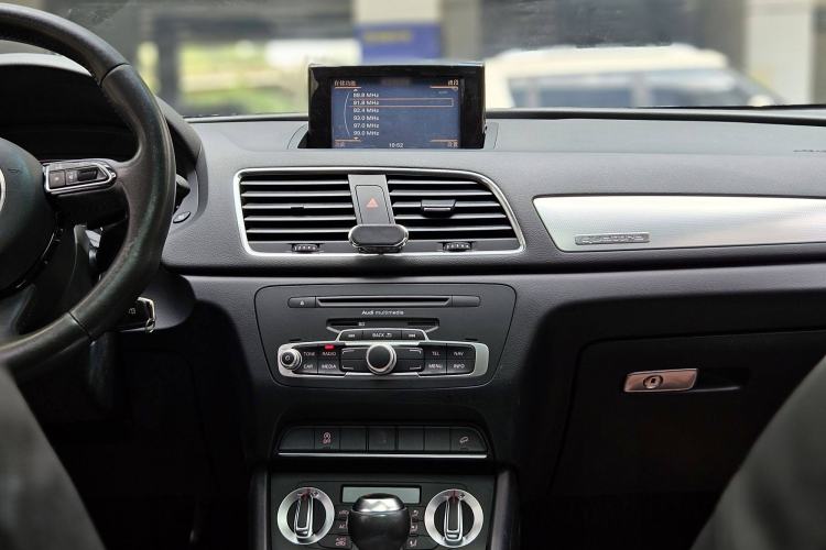 Used Audi Q3 2012 35 TFSI quattro Comfort Model Interior 10