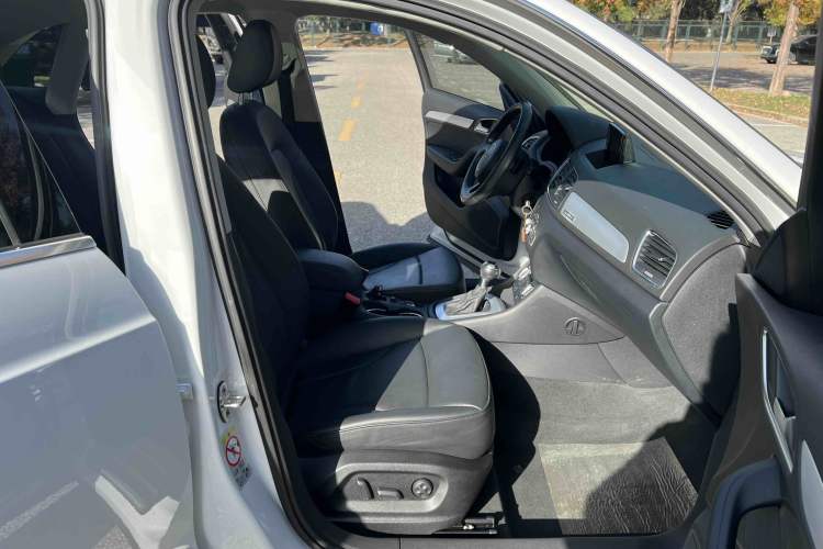 Used Audi Q3 2012 35 TFSI quattro Comfort Model Interior 11