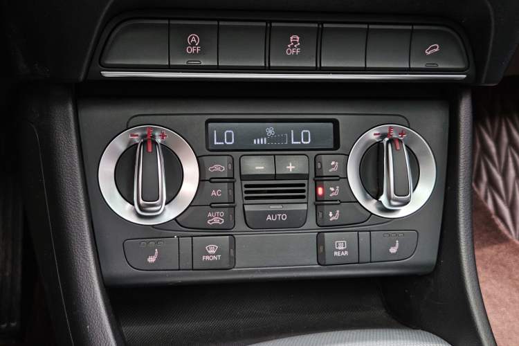 Used Audi Q3 2012 35 TFSI quattro Comfort Model Interior 13