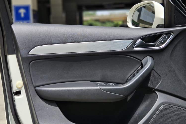 Used Audi Q3 2012 35 TFSI quattro Comfort Model Interior 15
