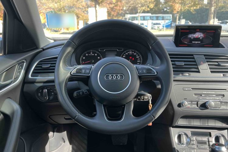 Used Audi Q3 2012 35 TFSI quattro Comfort Model Interior 2