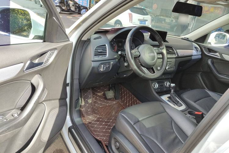 Used Audi Q3 2012 35 TFSI quattro Comfort Model Interior 3