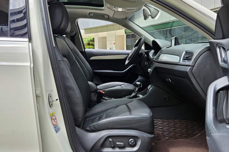 Used Audi Q3 2012 35 TFSI quattro Comfort Model Interior 3