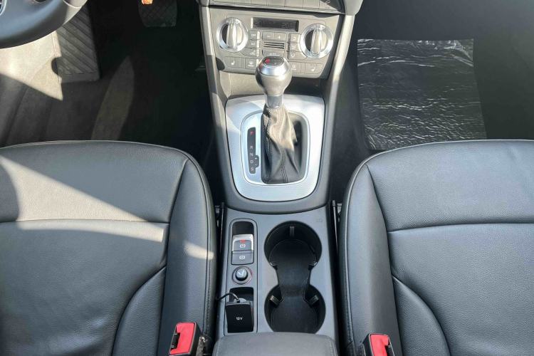 Used Audi Q3 2012 35 TFSI quattro Comfort Model Interior 4