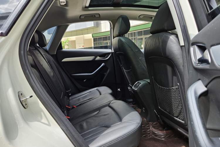 Used Audi Q3 2012 35 TFSI quattro Comfort Model Interior 4