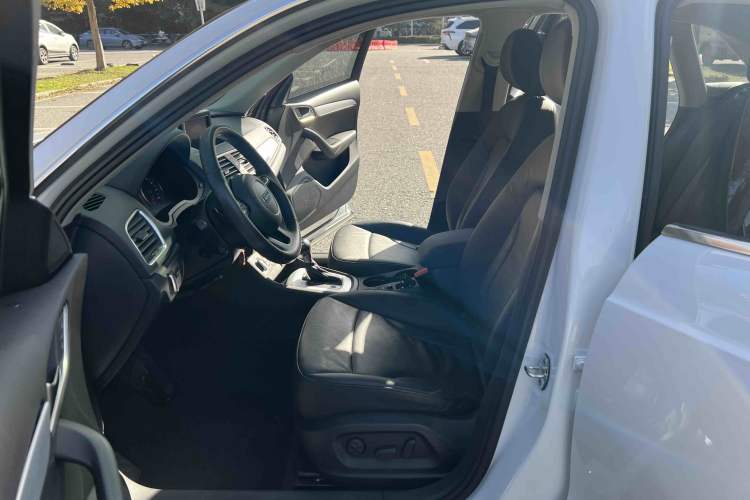 Used Audi Q3 2012 35 TFSI quattro Comfort Model Interior 5