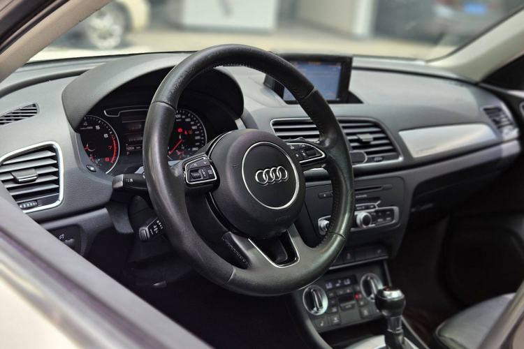 Used Audi Q3 2012 35 TFSI quattro Comfort Model Interior 5