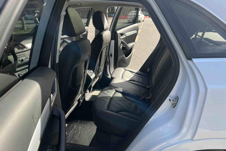 Used Audi Q3 2012 35 TFSI quattro Comfort Model Interior 6