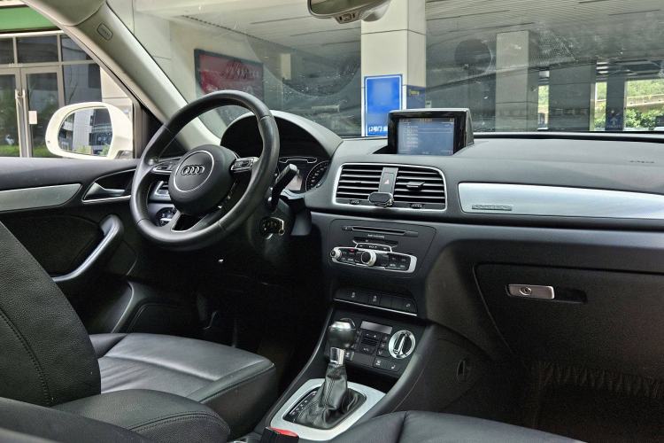 Used Audi Q3 2012 35 TFSI quattro Comfort Model Interior 7