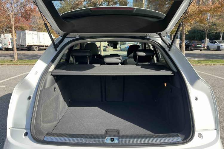 Used Audi Q3 2012 35 TFSI quattro Comfort Model Interior 8