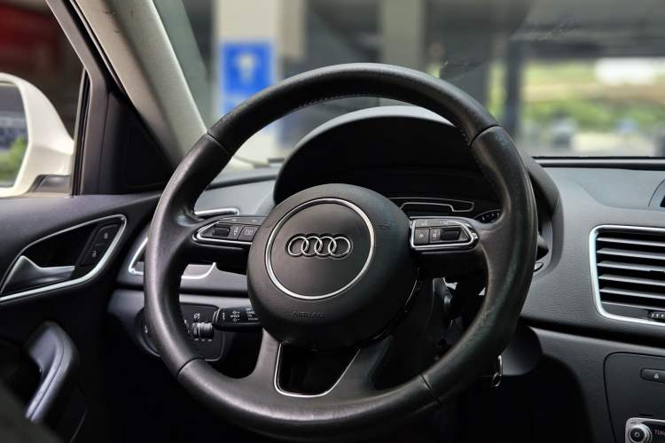 Used Audi Q3 2012 35 TFSI quattro Comfort Model Interior 8