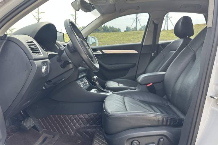 Used Audi Q3 2012 35 TFSI quattro Comfort Model Left Front Seat